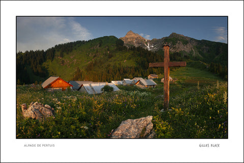 L'alpage de Pertuis avec le Mont-de-Grange